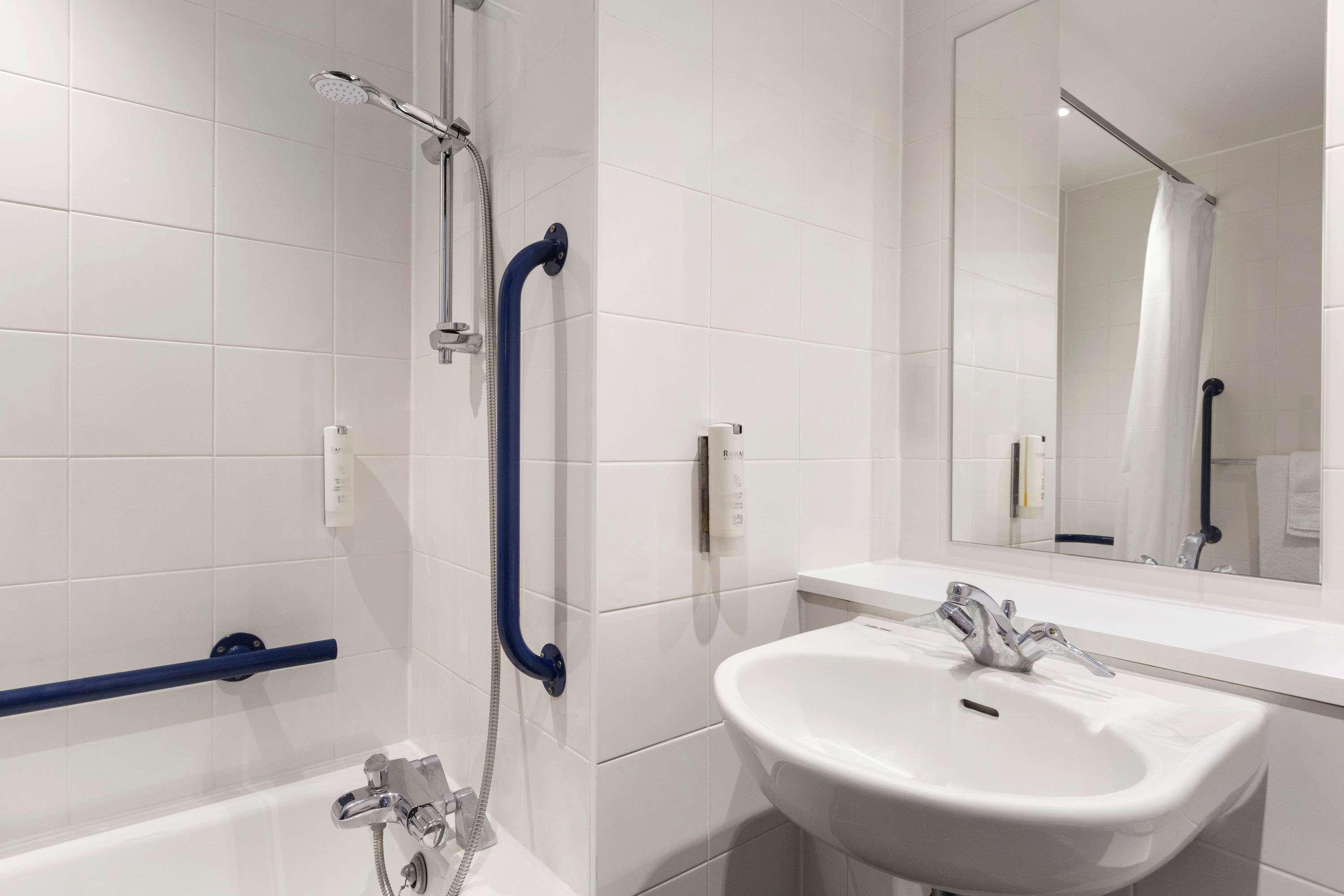 Hotel Ramada Milton Keynes Zewnętrze zdjęcie